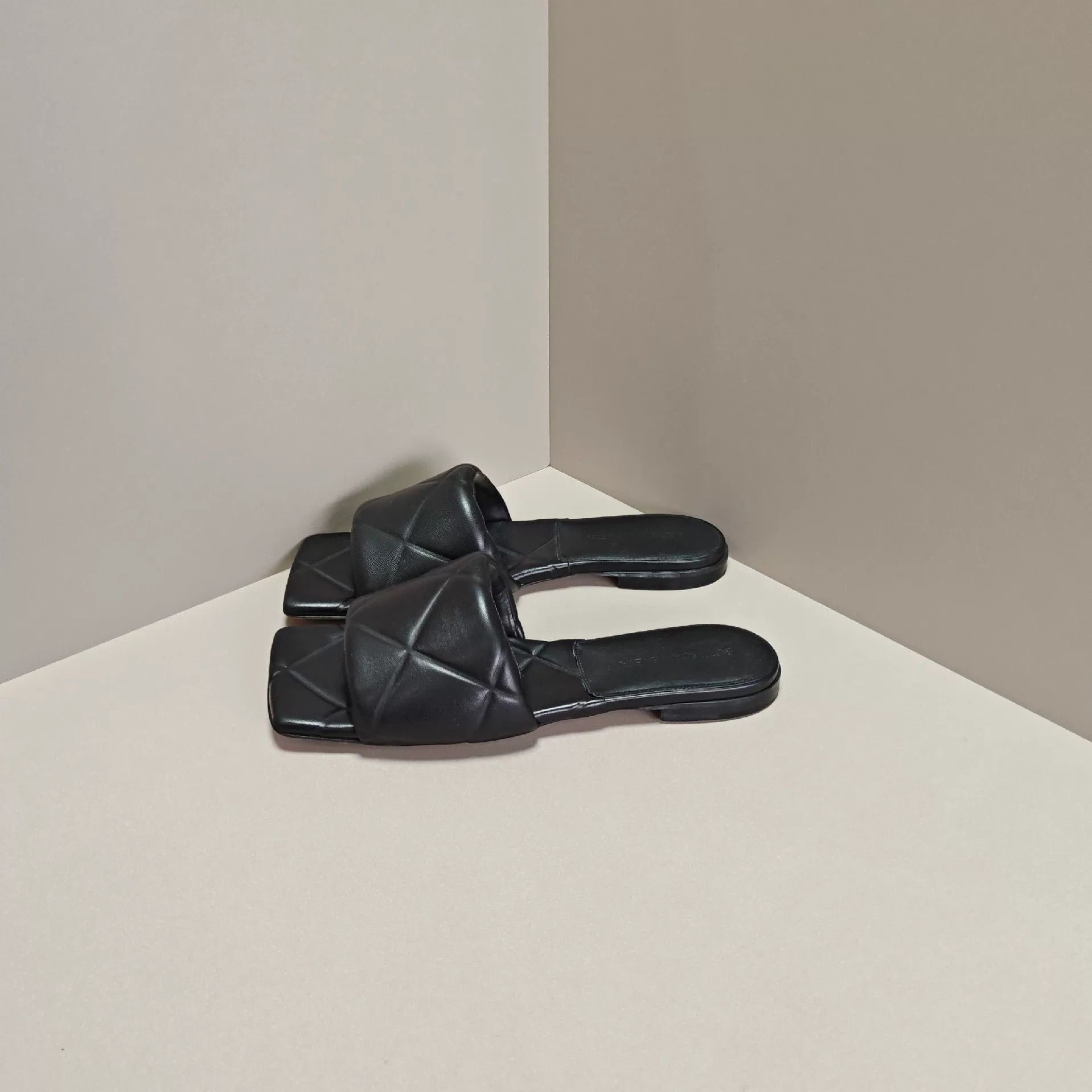 Bottega Veneta Bottega Veneta Sandals us_7 Women Size US 7 / IT 37 - 1 Thumbnail