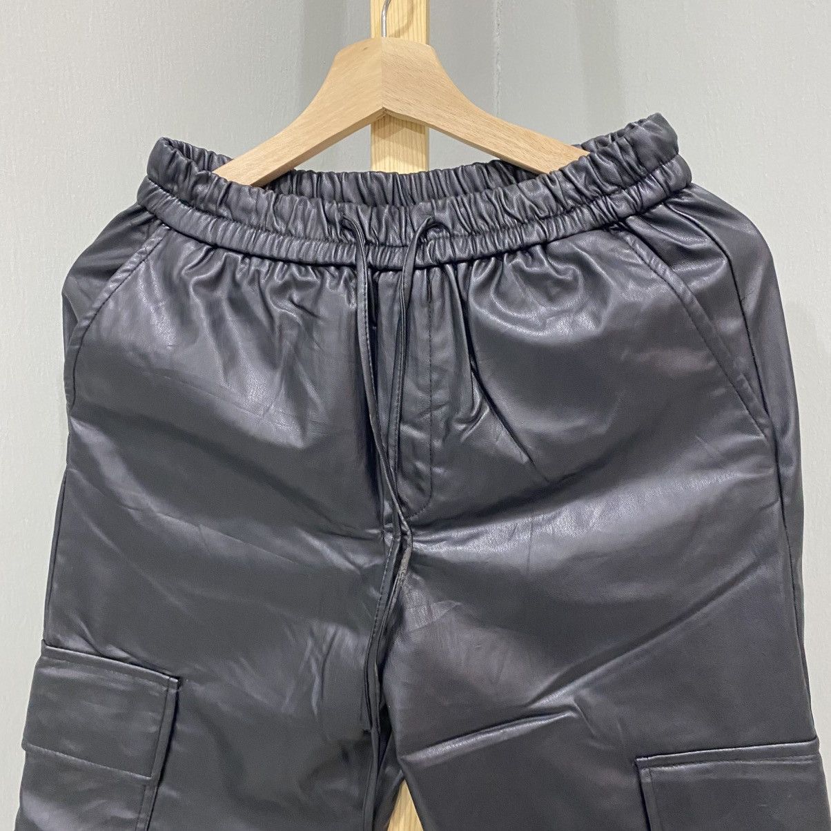Zara Zara Faux Leather Cargo Crop Leg Pants Size US 28 / EU 44 - 3 Thumbnail