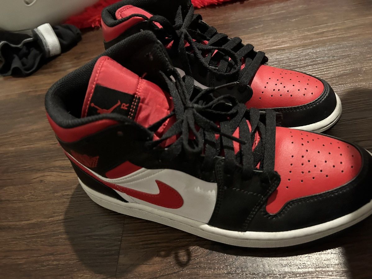 Jordan Brand air jordan 1 mid black fire red white Size US 8.5 / EU 41-42 - 3 Thumbnail