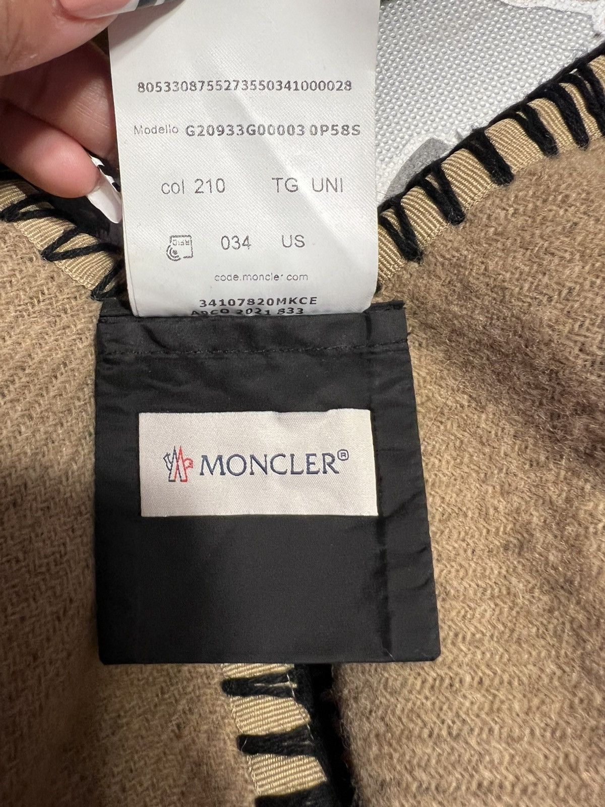 Moncler Moncler Mantella Logo Wool Blend Cape in Sand Size ONE SIZE - 5 Thumbnail