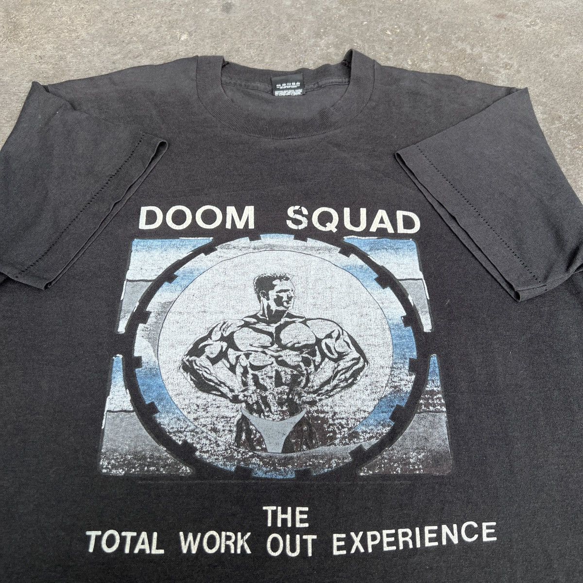 Vintage Vintage 90s DOOM SQUAD Gym Fitness Promo Tee L Faded Size US L / EU 52-54 / 3 - 1 Thumbnail