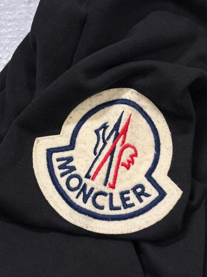 Moncler Moncler Black Logo Crewneck Sweater Size US M / EU 48-50 / 2 - 8 Thumbnail
