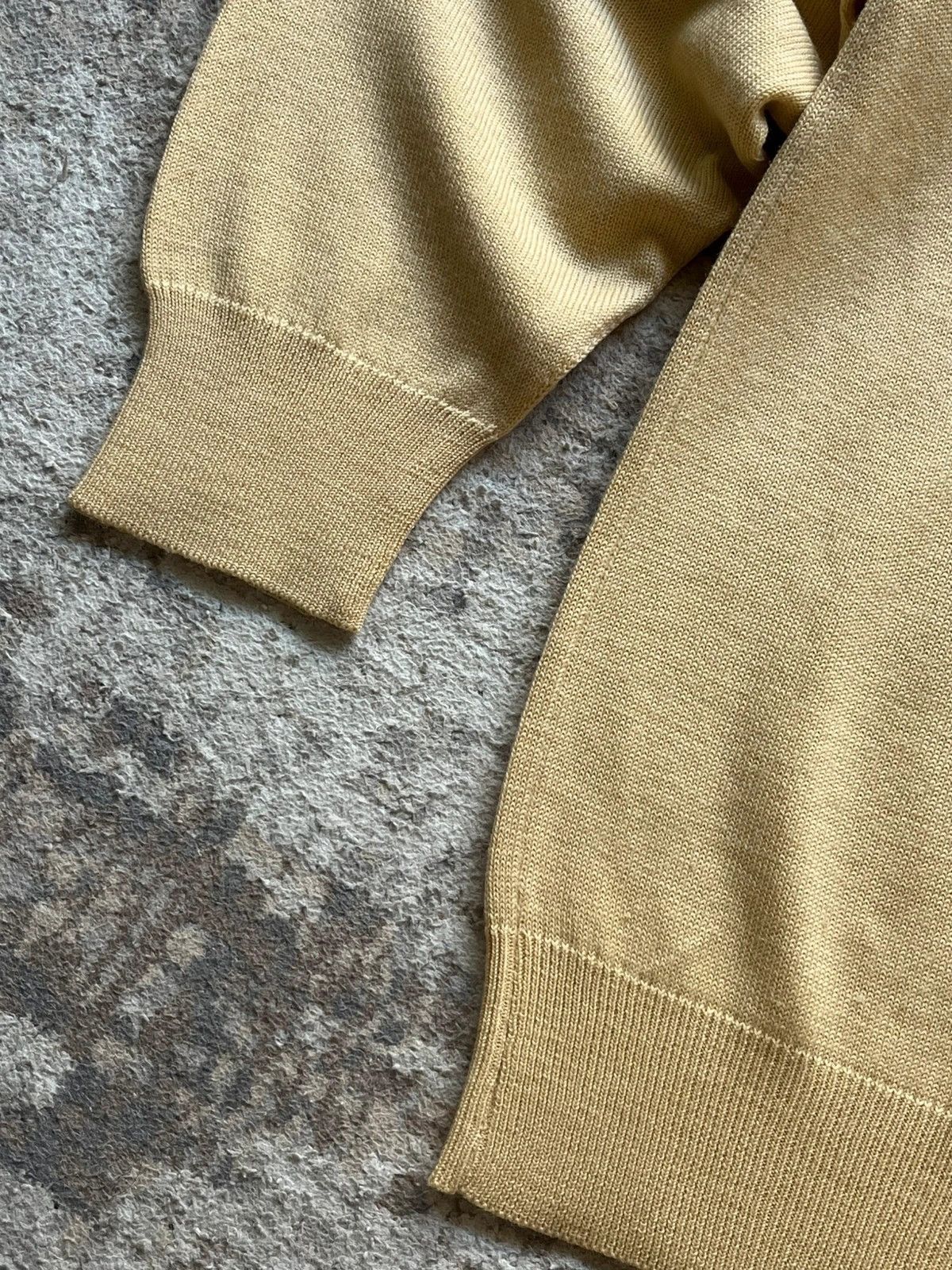 Burberry Burberry London Size 4 / S V Neck Sweater Size US S / EU 44-46 / 1 - 12 Thumbnail