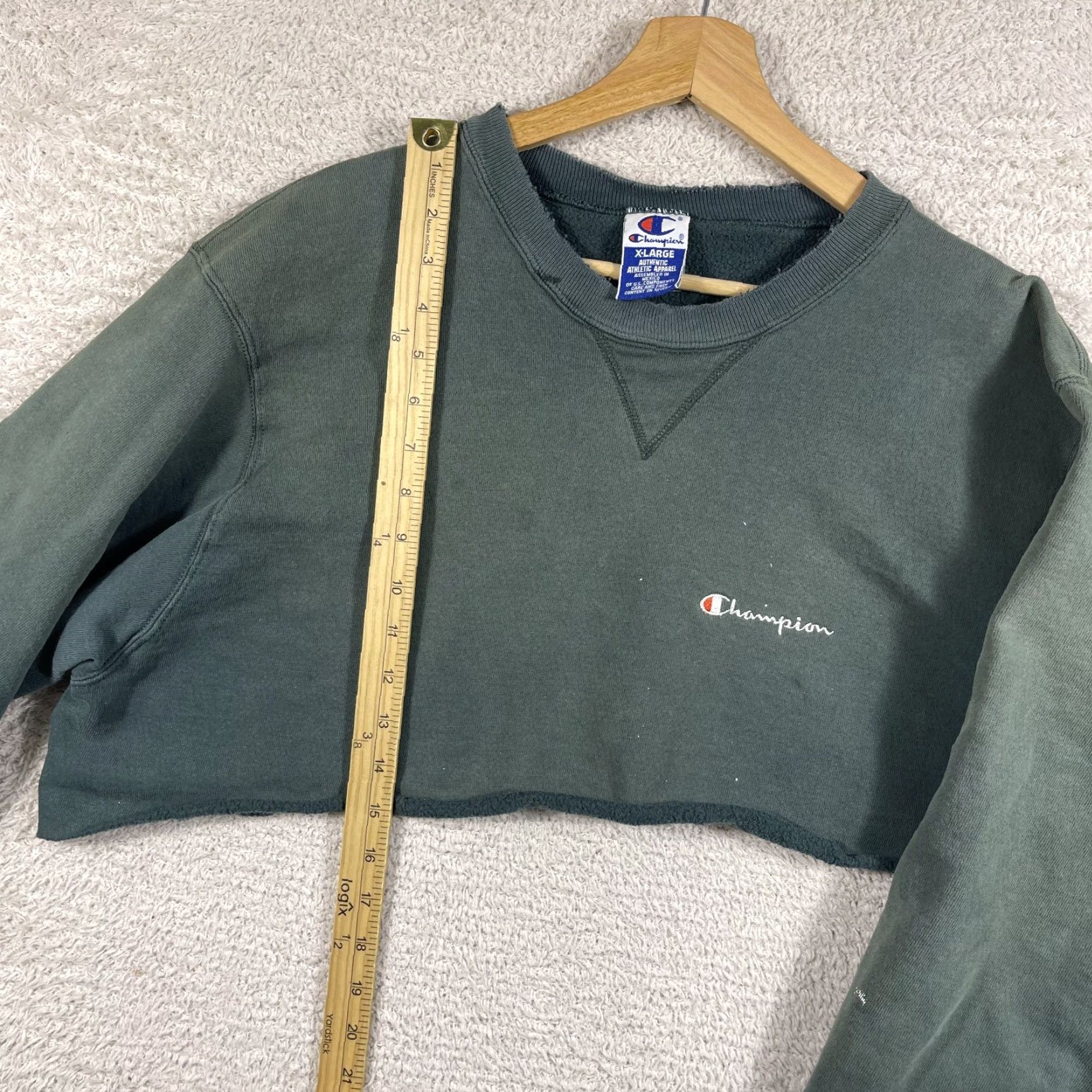 Champion VINTAGE Champion Cropped Sweatshirt Adult XL Green Spellout Embroidered 90's Y2K Mens Sweatshirt Pullover Crew Neck Long Sleeve Cotton Polyester Size US XL / EU 56 / 4 - 5 Thumbnail