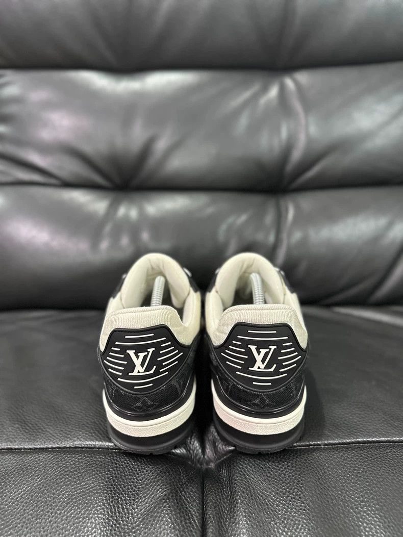 Louis Vuitton Louis Vuitton Trainer Panda Embossed Print Low-Top Fashion Size US 9.5 / EU 42-43 - 3 Thumbnail