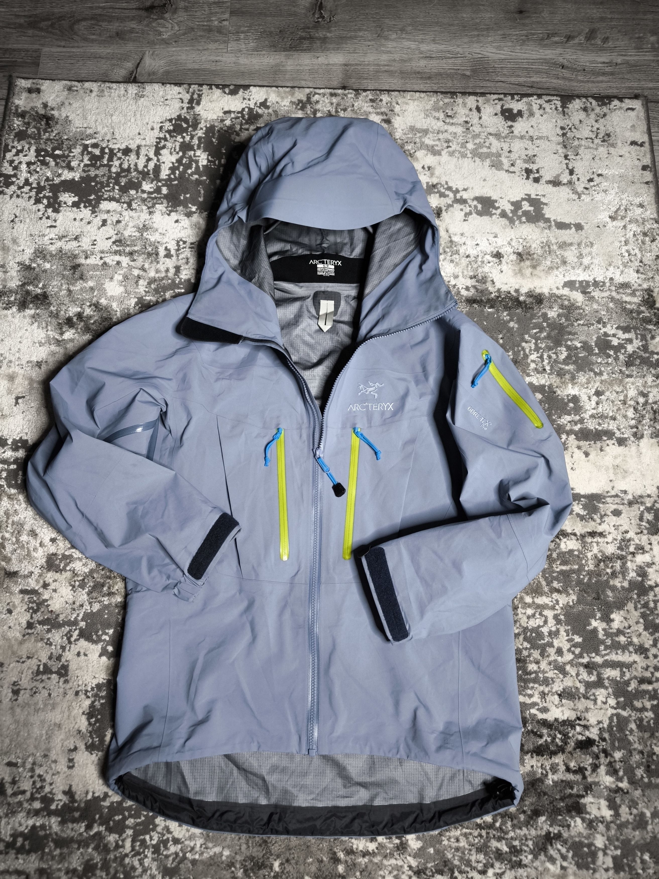 Arc'teryx Men's Arcteryx Alpha SV GORETEX PRO Jacket Size S Arc'teryx Size US S / EU 44-46 / 1 - 11 Thumbnail