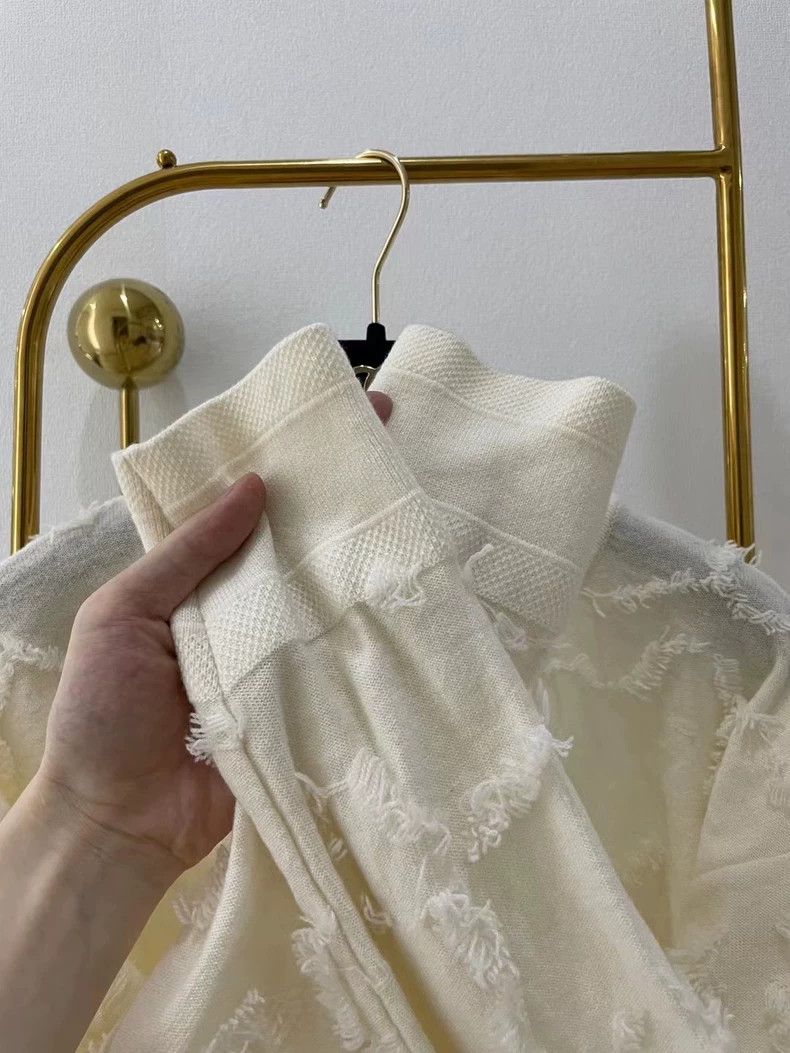Dior Dior White three-dimensional feather cashmere knitwear swe Size XS / US 0-2 / IT 36-38 - 4 Thumbnail