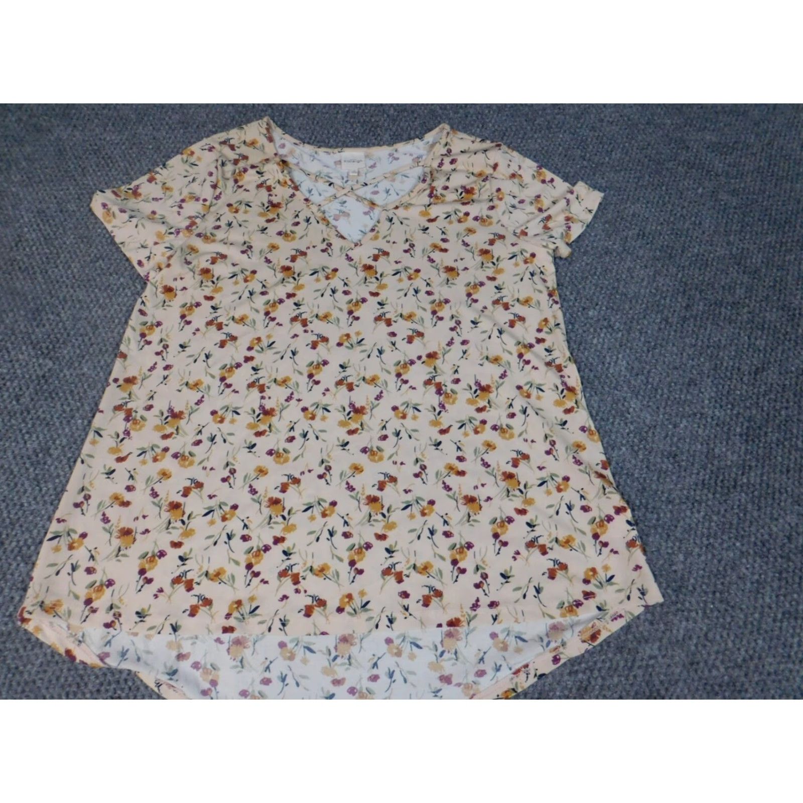 Vintage Kaileigh Blouse Womens M Beige Floral Pullover Short Sleeve Round Neck Regular Basic Shirt Fashion Size M / US 6-8 / IT 42-44 - 2 Thumbnail
