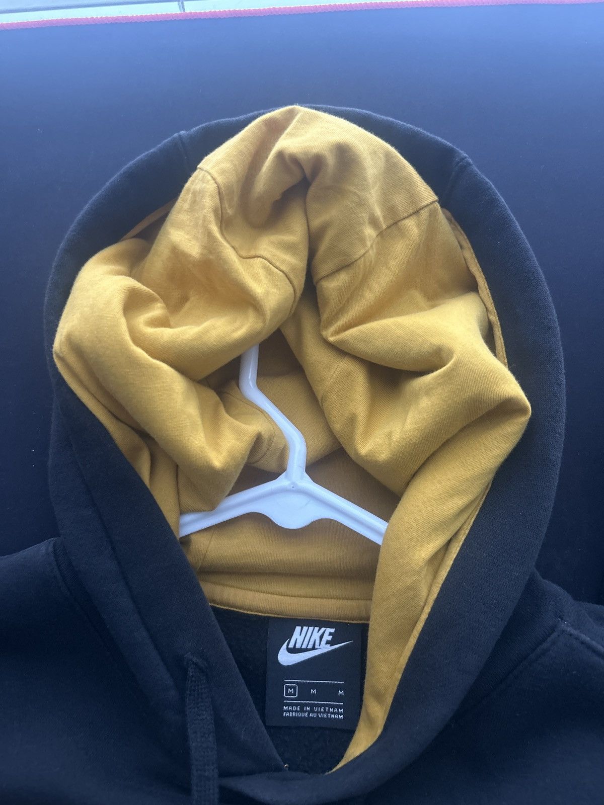 Nike Black & gold Nike hoodie Size US M / EU 48-50 / 2 - 3 Thumbnail