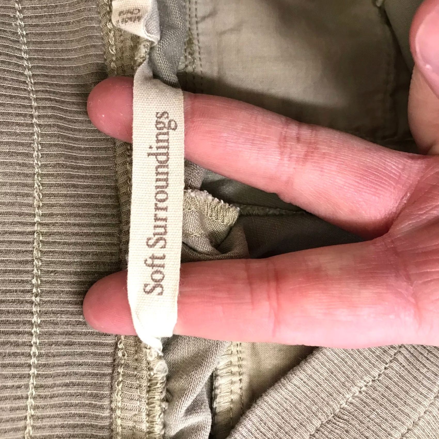 Soft Surroundings Soft Surroundings Pants Cargo Womens Small Tan Khaki Ribbed Elastic Waist Pockets D-Ring Hem Retro Nautical Casual Workwear - Mens? Size 28" / US 6 / IT 42 - 7 Thumbnail