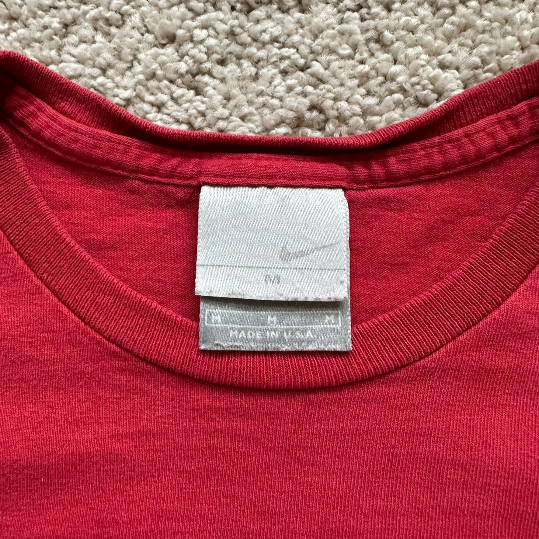 Nike Vintage Y2K Nike Center Swoosh Logo T-Shirt Red Athletic Wor Size US M / EU 48-50 / 2 - 4 Thumbnail