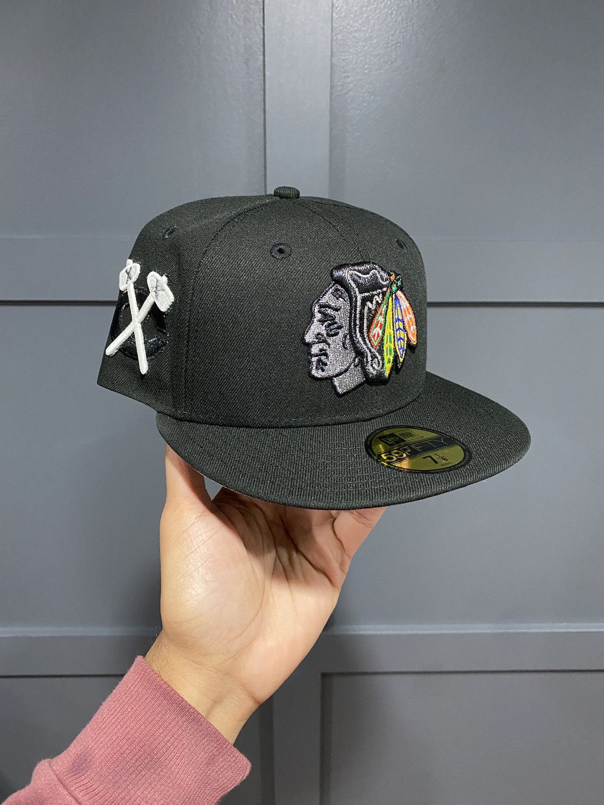 Sz 7 1/8 - Chicago Blackhawks New Era Fitted