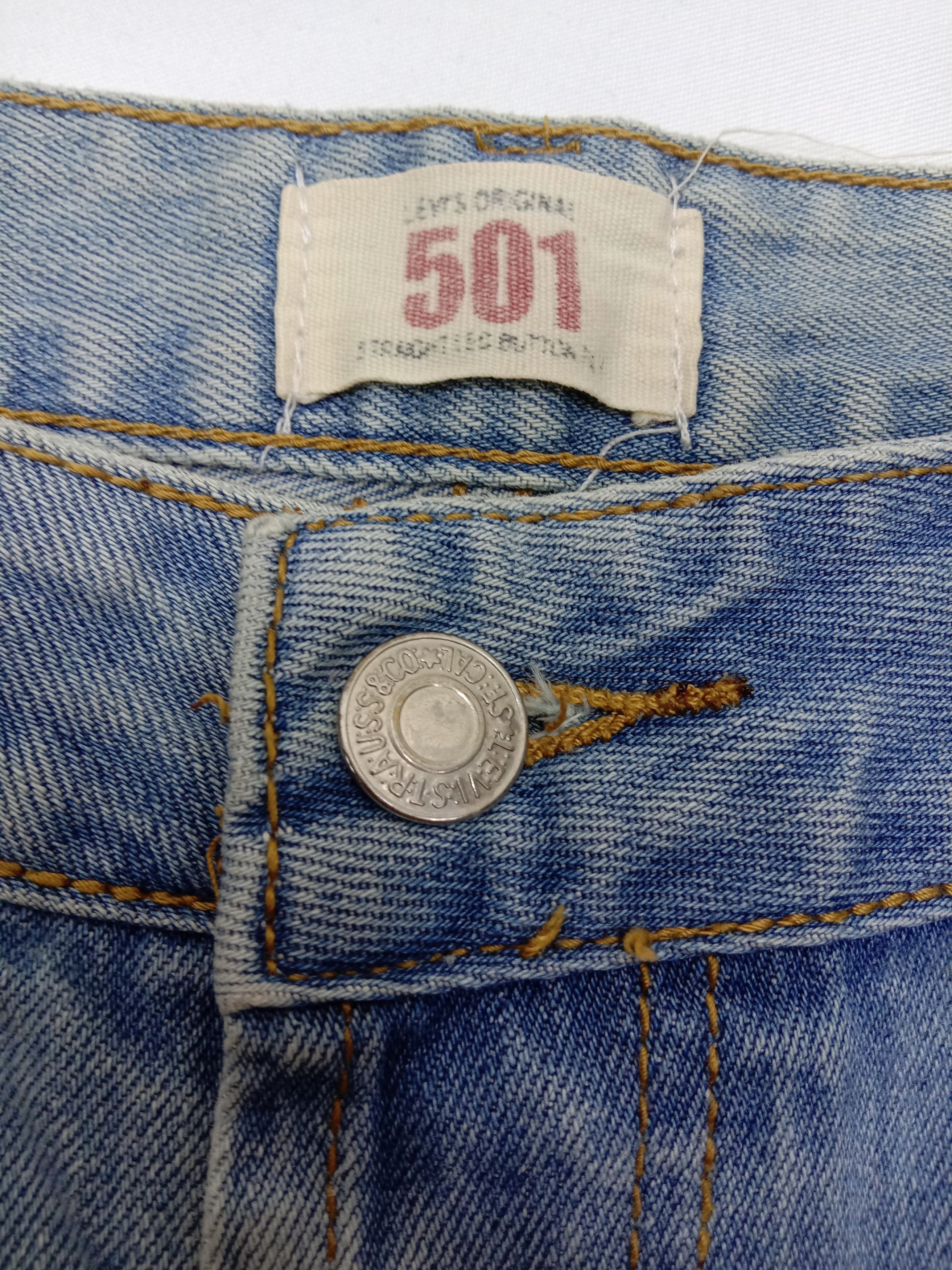 Levi's Vintage Levi's 501 Jeans Blue Wash Fly Buttons Denim Size US 37 - 10 Thumbnail