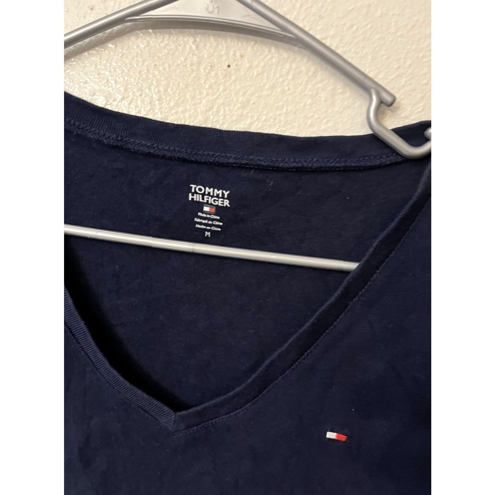 Tommy Hilfiger Tommy Hilfiger T Shirt Medium Navy Blue Solid Short Sleeve V Neck Tee Womens Size M / US 6-8 / IT 42-44 - 3 Thumbnail
