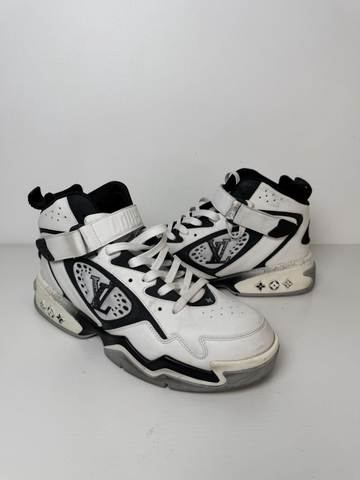 Louis Vuitton Louis Vuitton LV Trainer 2 High White Black SZ 8LV 10 US Size US 10 / EU 43 - 1 Thumbnail