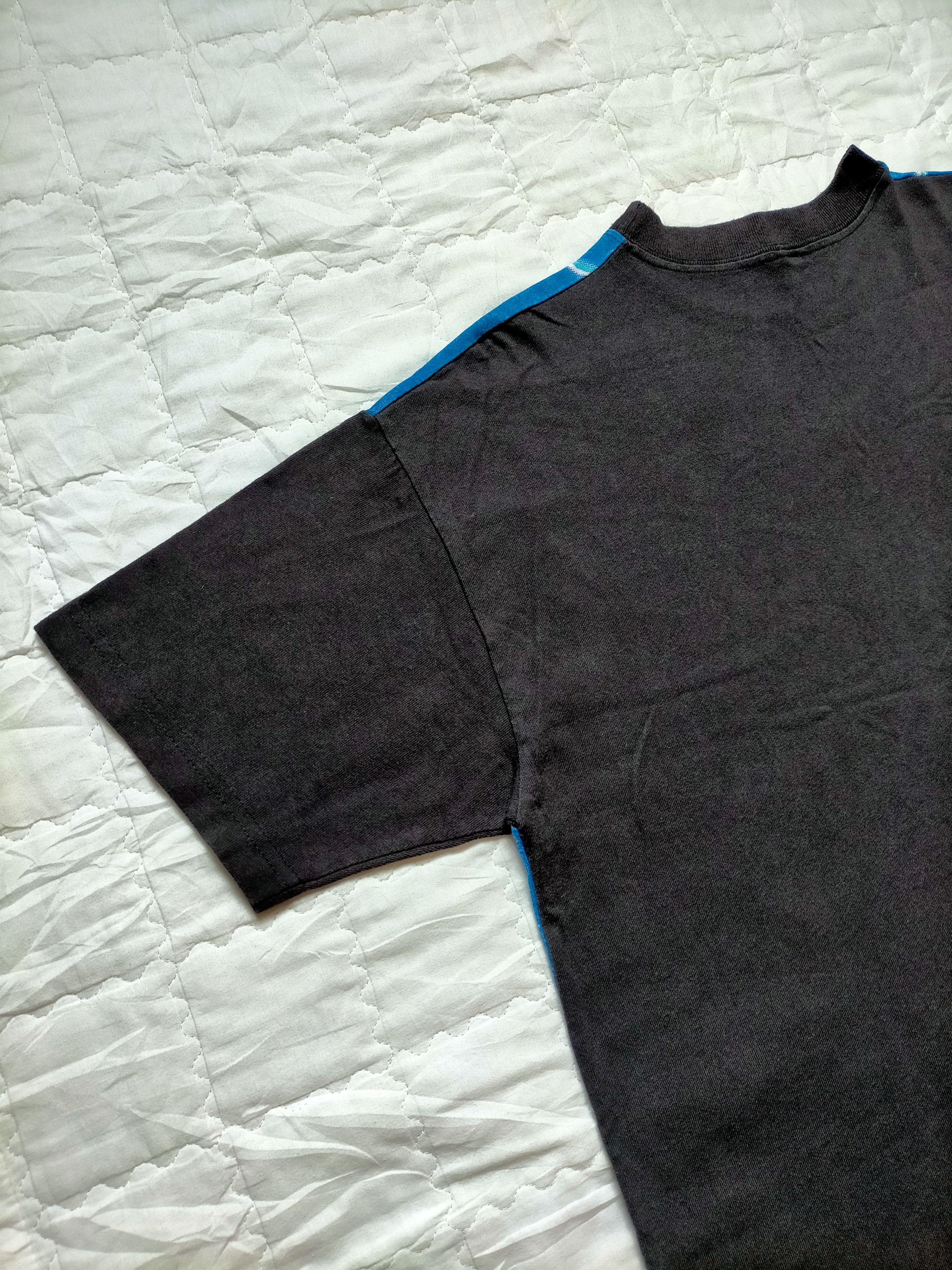 Vintage Vintage 1993 Jurassic Park tee Size US L / EU 52-54 / 3 - 9 Thumbnail