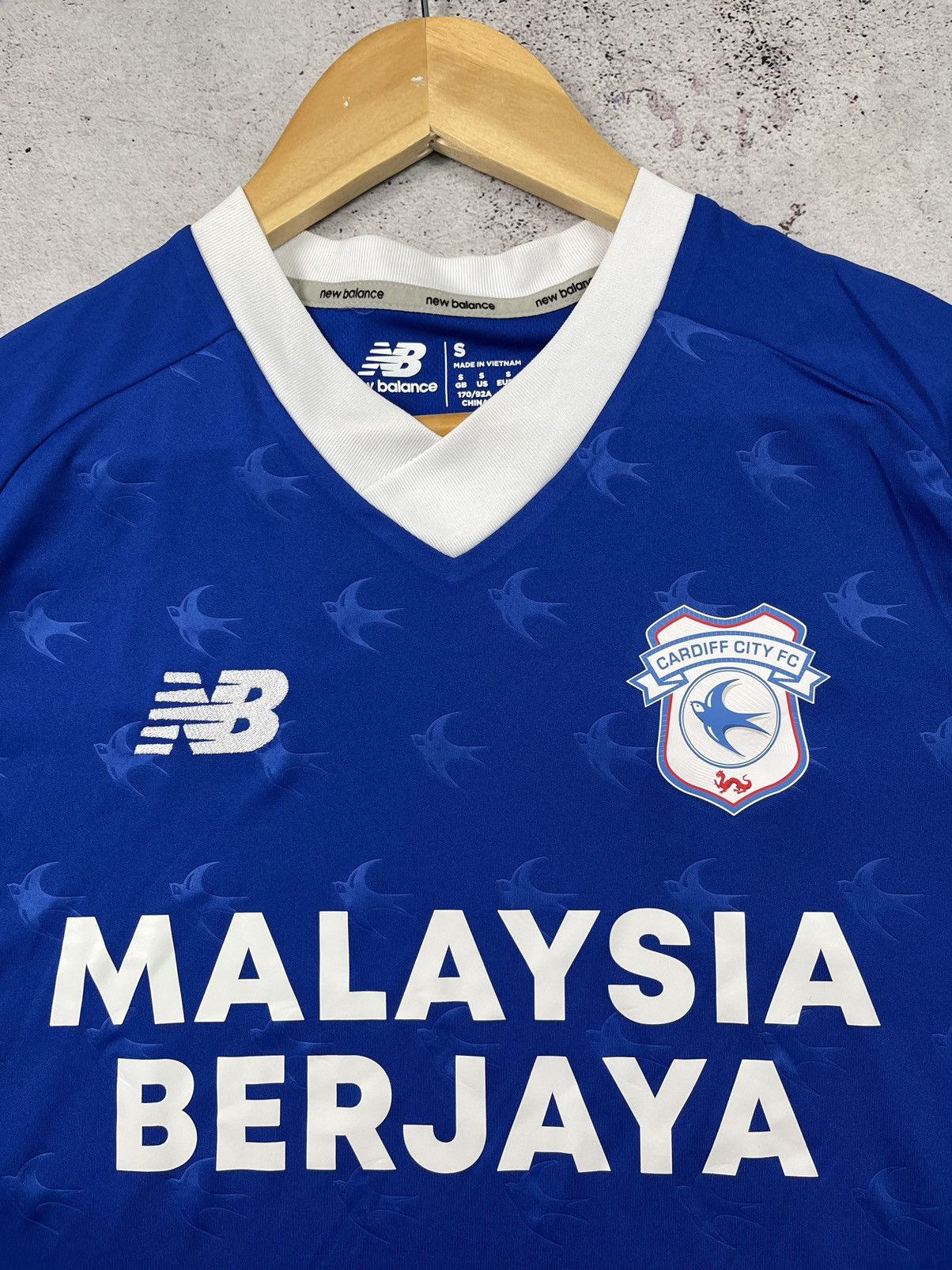 New Balance New Balance Fc Cardiff City Home 2022/2023 Soccer Jersey S Size US S / EU 44-46 / 1 - 2 Thumbnail