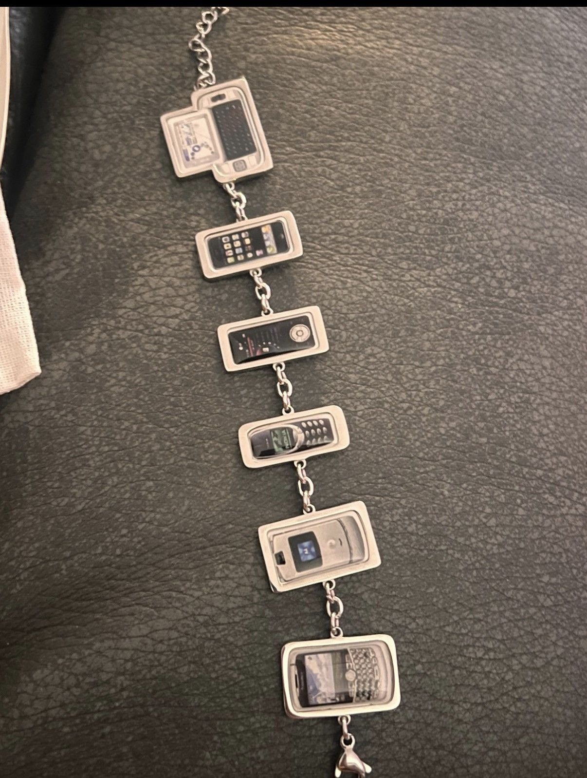 Other Ipod bracelet Size ONE SIZE - 2 Thumbnail