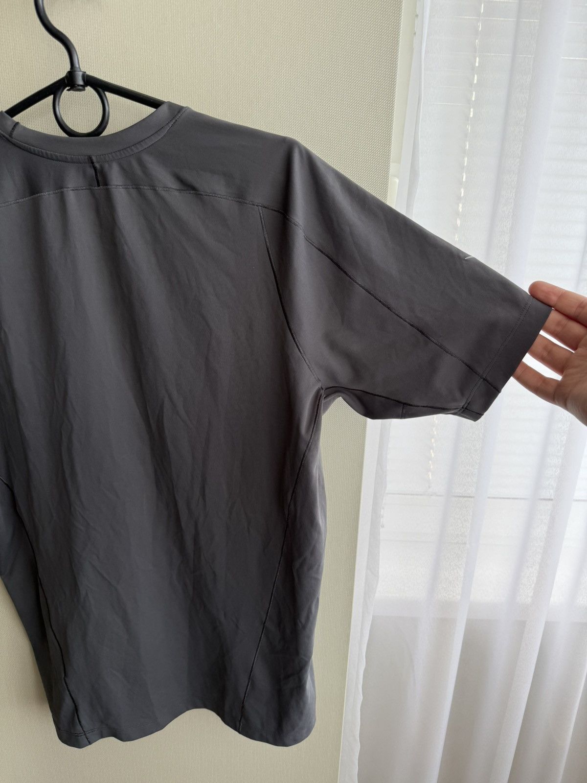 Arc'teryx Arcteryx grey t-shirt M sz Size US M / EU 48-50 / 2 - 9 Thumbnail