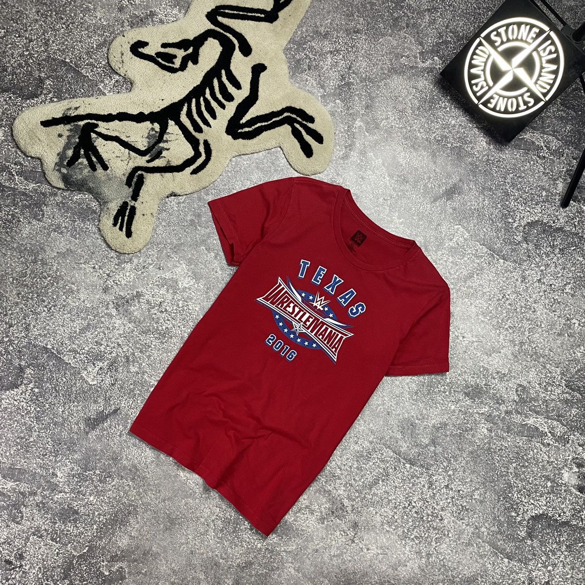 WWE Vintage WWE Wrestling mania Texas 32 red tee Size XL / US 12-14 / IT 48-50 - 3 Thumbnail