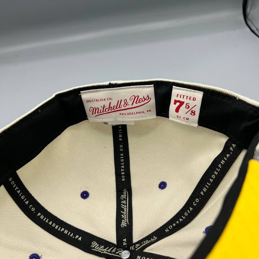 Mitchell & Ness Los Angeles LA Lakers Hat Men 7 5/8 Off White NBA Fitted Cap Size ONE SIZE - 4 Thumbnail