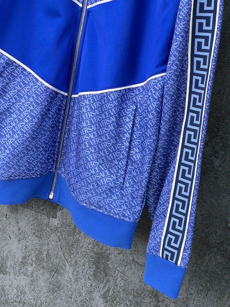 Versace Versace Blue letter print coat Size US XXL / EU 58 / 5 - 4 Thumbnail