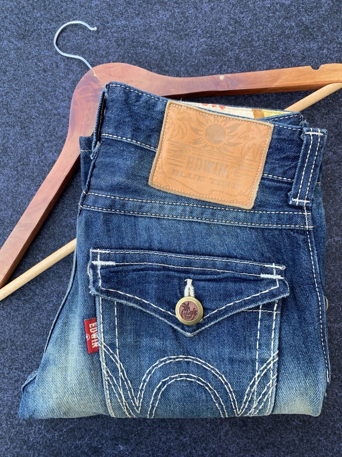Edwin 𝗙𝗟𝗔𝗥𝗘 EDWIN BLUE TRIP HAWAII & NICE FADED BLUE. Size US 30 / EU 46 - 12 Thumbnail