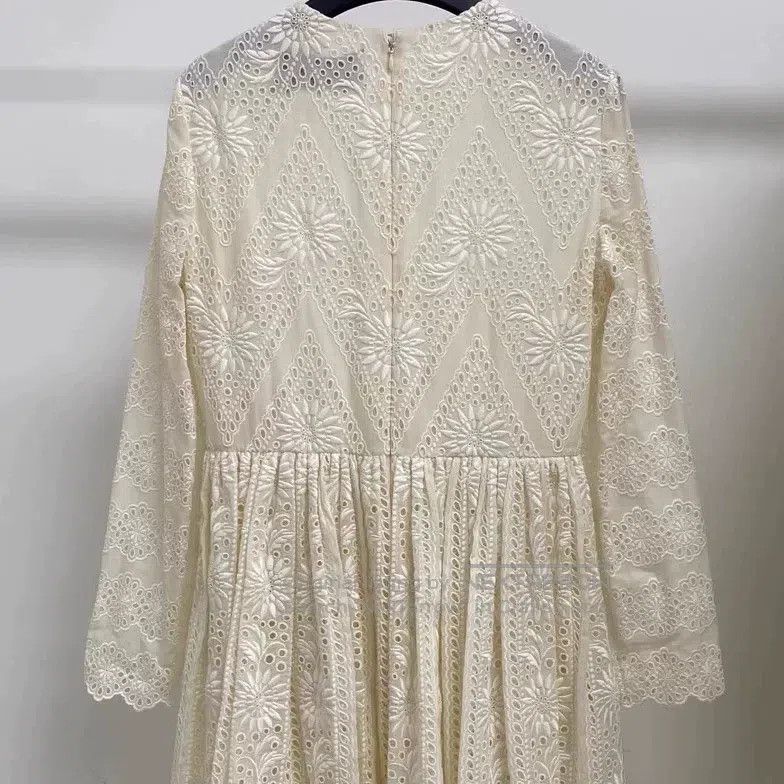 Valentino Valentino Embroidered cut-out high-end dress Size M / US 6-8 / IT 42-44 - 2 Thumbnail