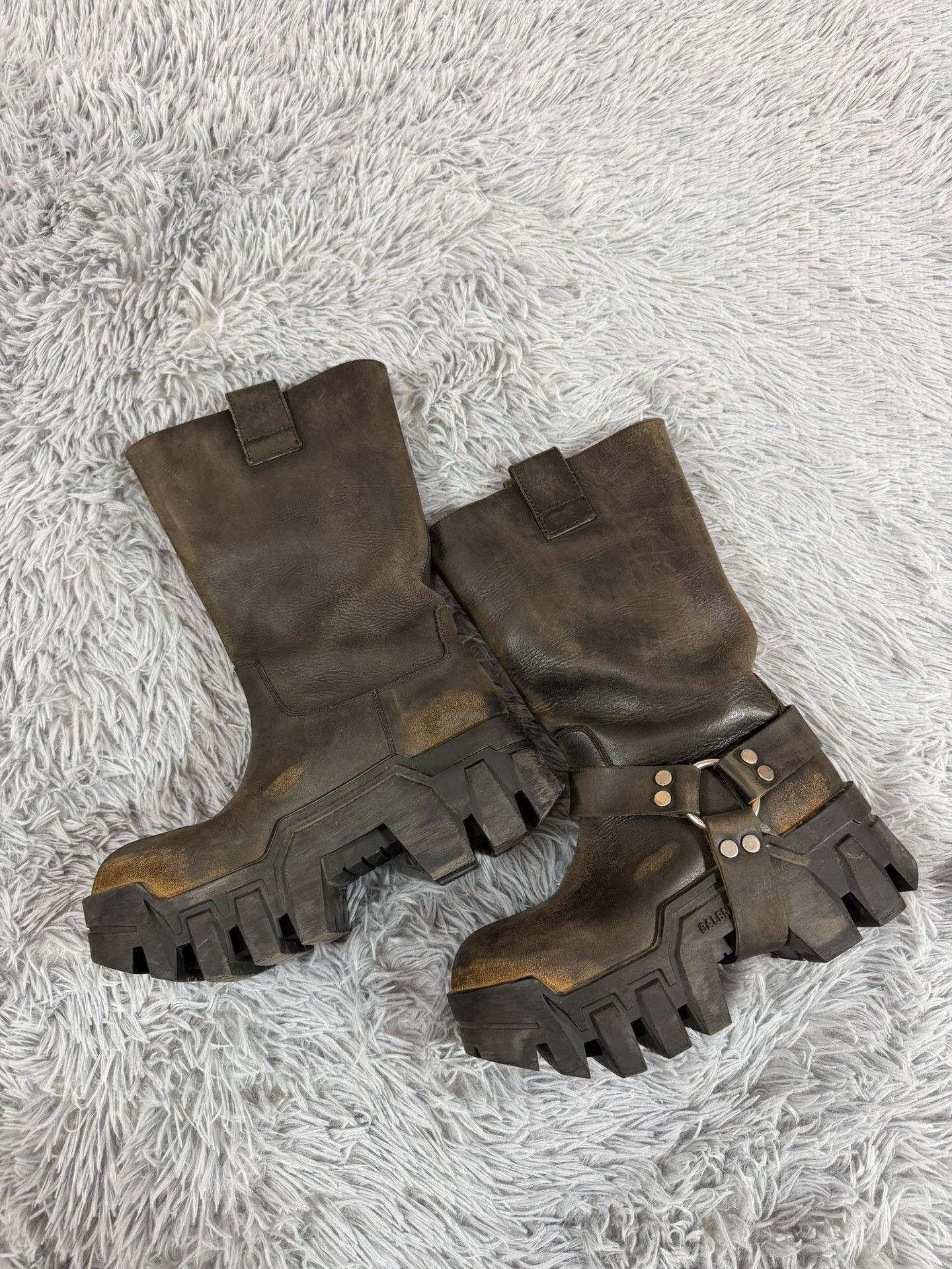 Balenciaga Balenciaga Distressed Boots us_10 Women Size US 10 / IT 40 - 1 Thumbnail