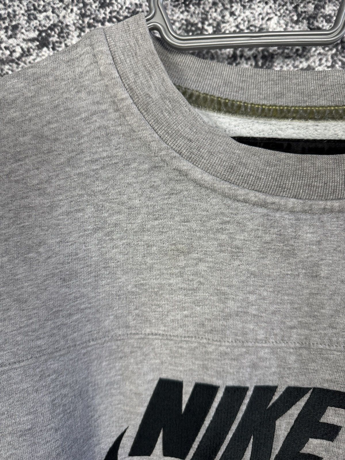 Nike Vintage Nike Air Embroidered Logo Sweatshirt Retro Size M Size US M / EU 48-50 / 2 - 18 Thumbnail