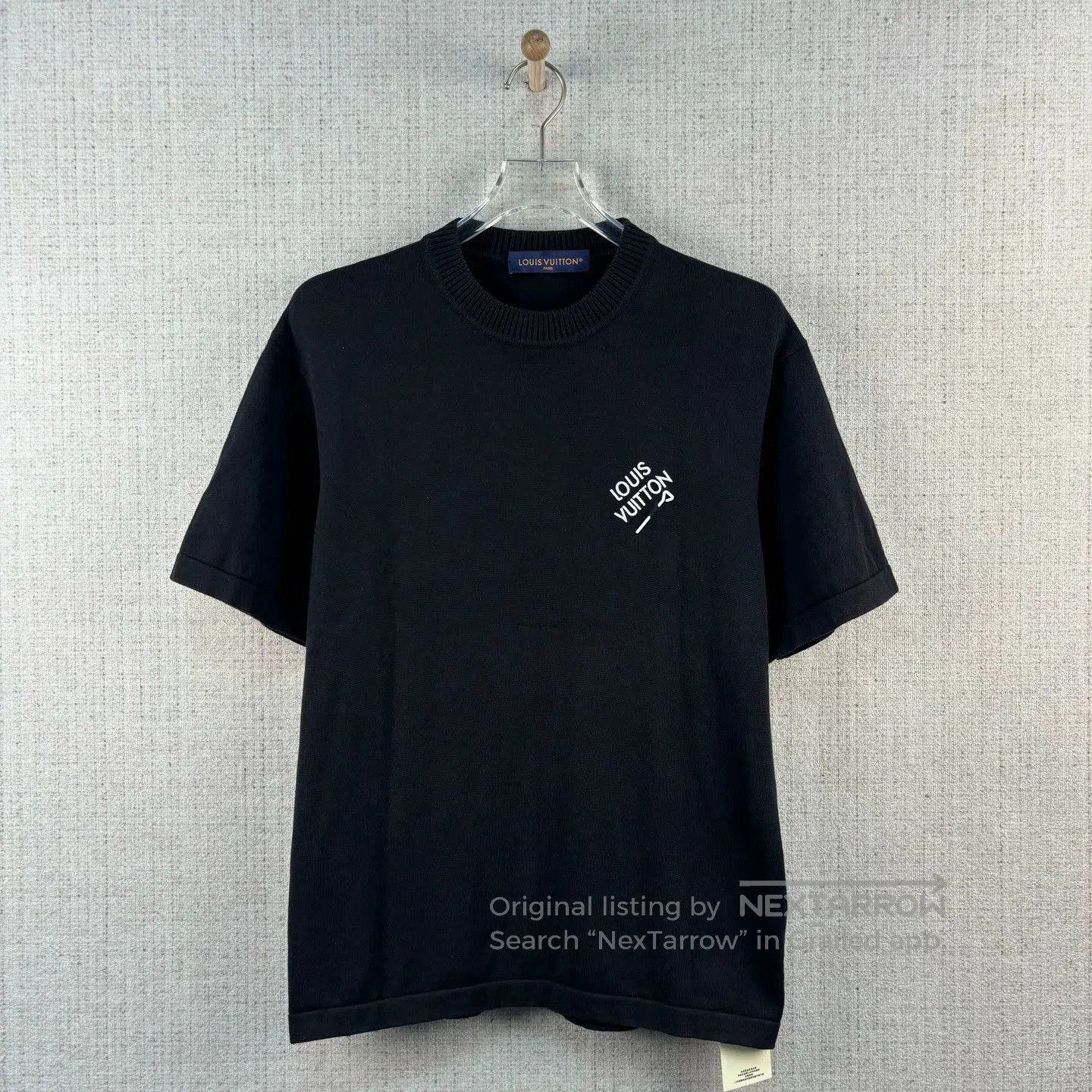 Louis Vuitton Louis Vuitton FW22 Pin Logo Crewneck Tee. Size US L / EU 52-54 / 3 - 1 Thumbnail