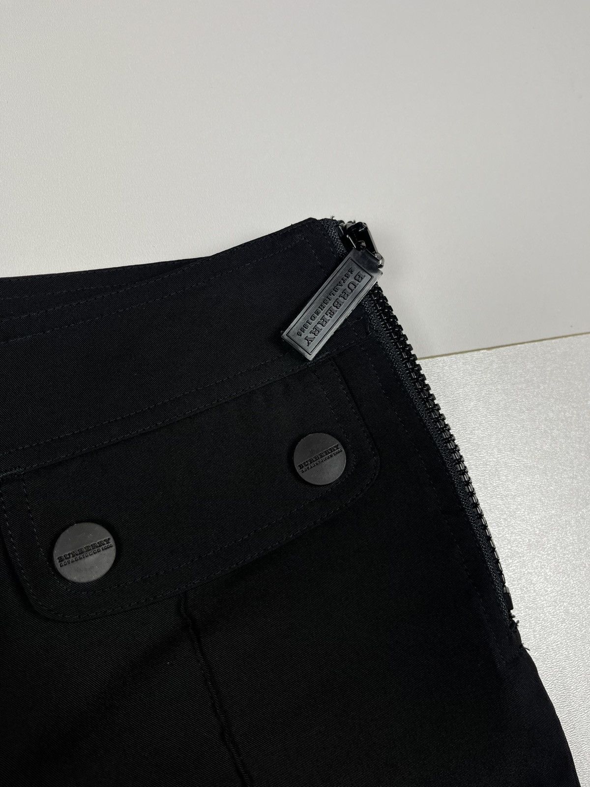 Burberry Burberry Established 1856 Red Tab Nylon Black Pants Size US2 Size 26" / US 2 / IT 38 - 9 Thumbnail