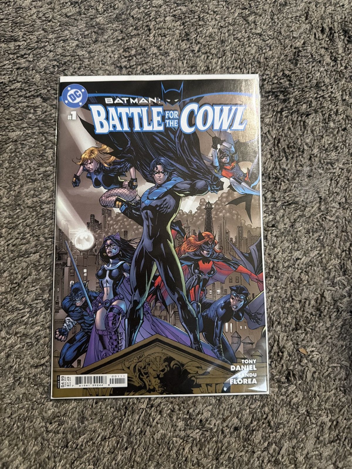 DC Comics 2025 DC Comics Batman: Battle For The Cowl #1 Comic Book Size ONE SIZE - 1 Thumbnail