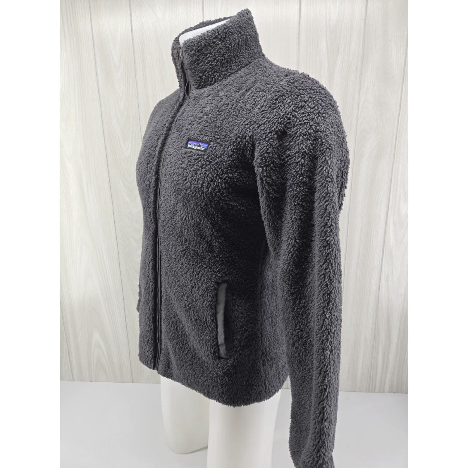 Patagonia Patagonia Womens Jacket Size Medium Full Zip Fleece Gray Style Logo Casual Jacket Womens Medium Gray Size M / US 6-8 / IT 42-44 - 4 Thumbnail