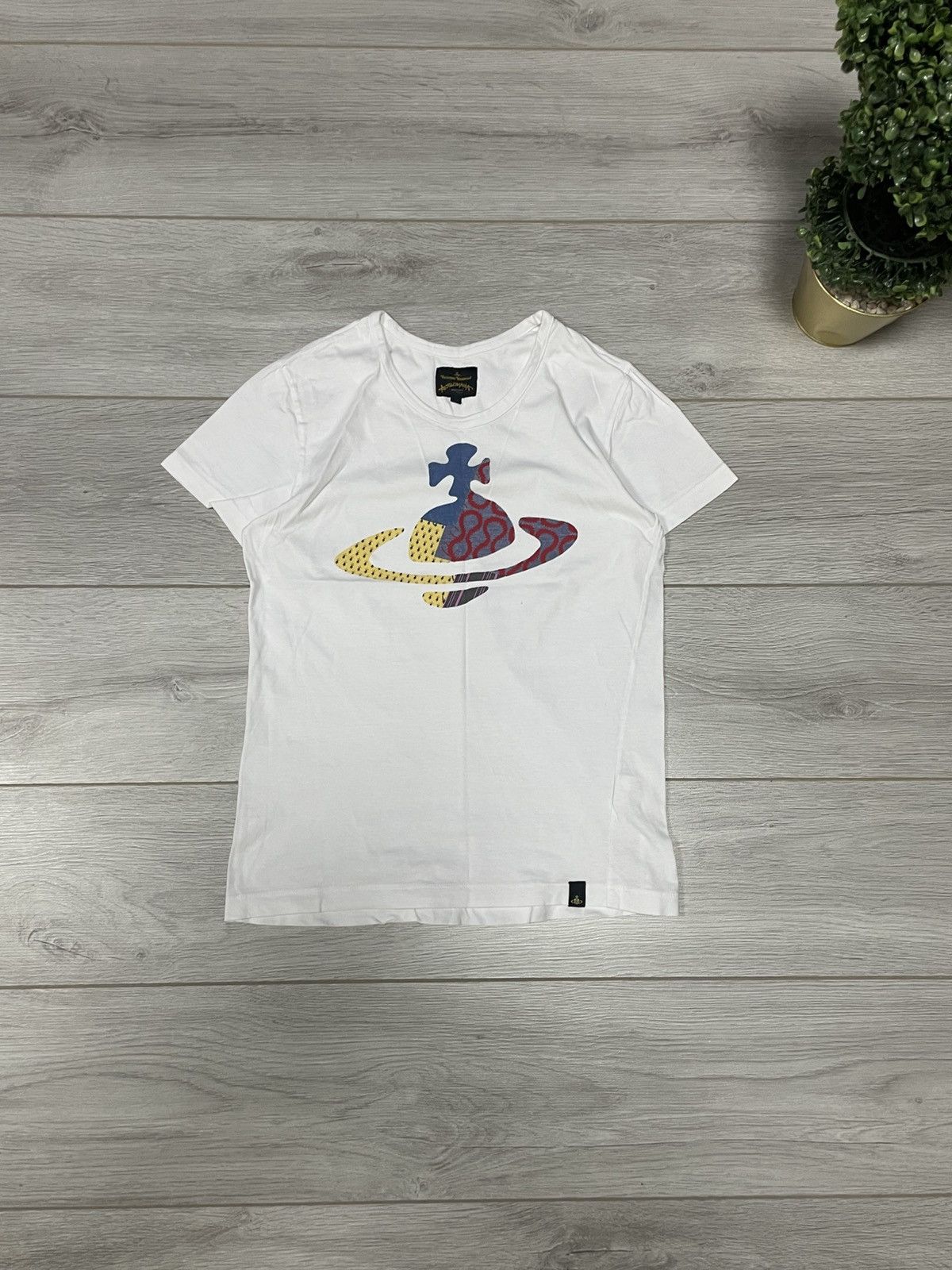 Vivienne Westwood Vivienne Westwood big embossed orb bottle tee shirt Size US XS / EU 42 / 0 - 1 Thumbnail