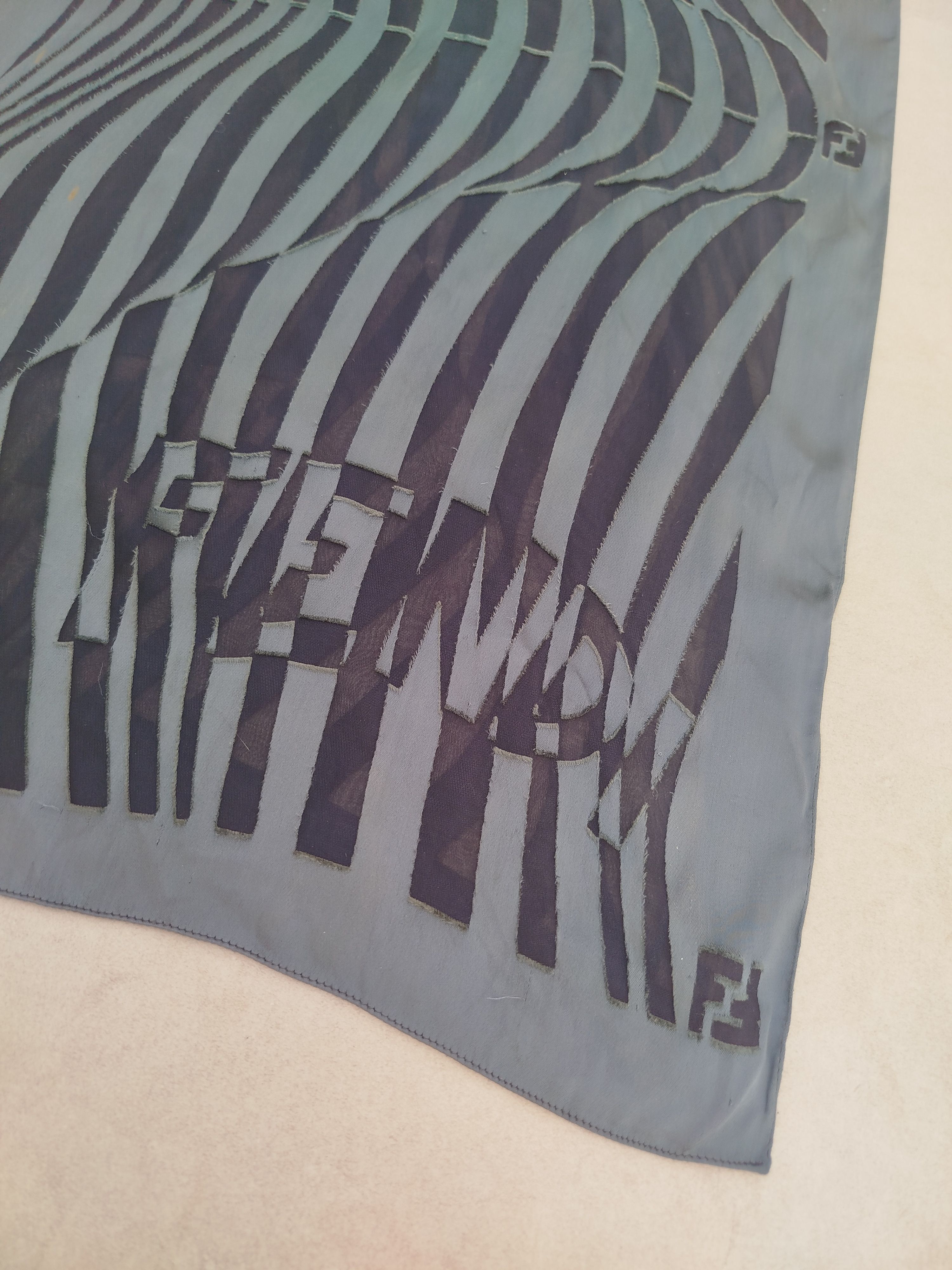 Fendi Fendi green silk rayon scarf Size ONE SIZE - 2 Thumbnail