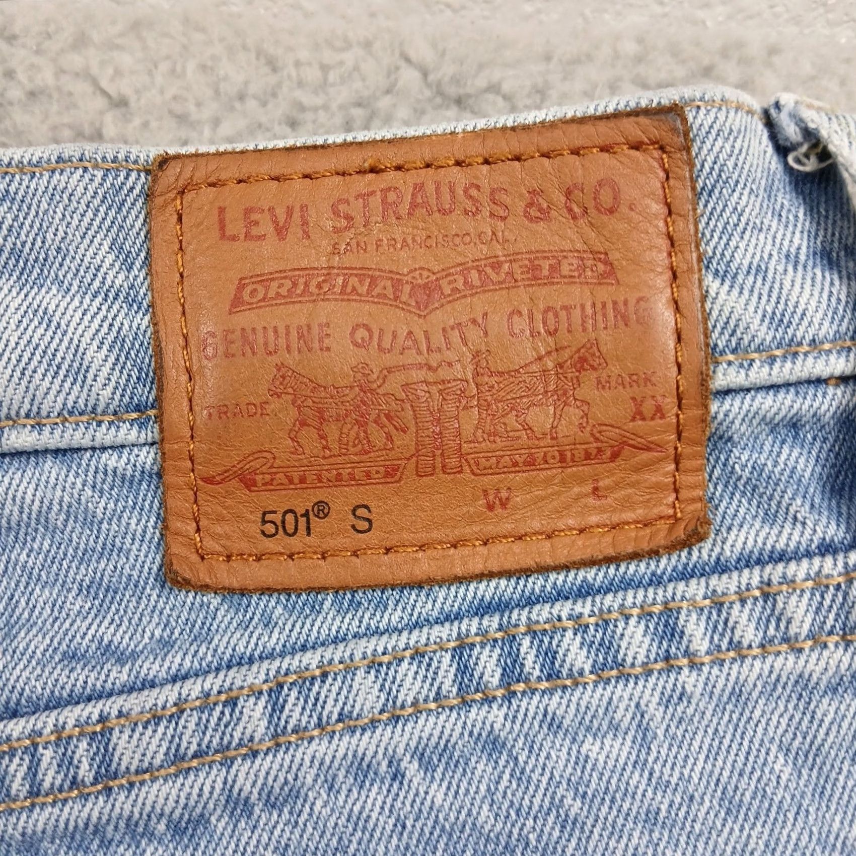 Levi's VINTAGE? No. Levi's 501 S Skinny Jeans Button Fly Light Wash Women W33 L28 EUC Size 24" / US 00 / IT 34 - 4 Thumbnail