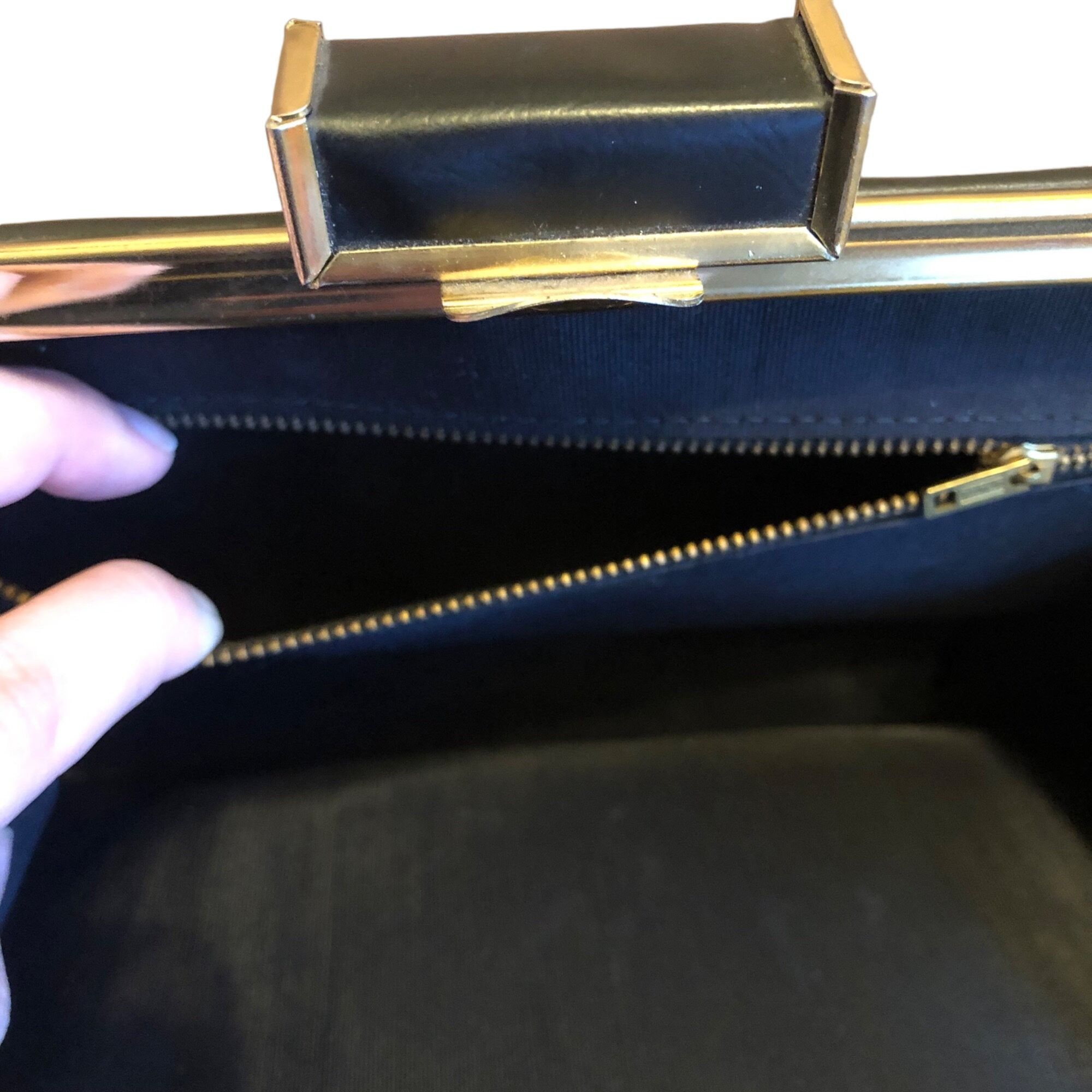 Vintage Vintage Stylemark Solid Black With Gold Metal Clasp Handbag Size ONE SIZE - 7 Thumbnail