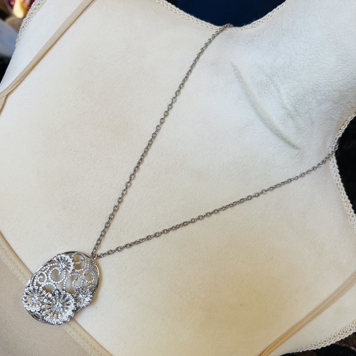 Jewelry Elegant sparkly cubic zirconia floral medallion necklace Size ONE SIZE - 1 Thumbnail