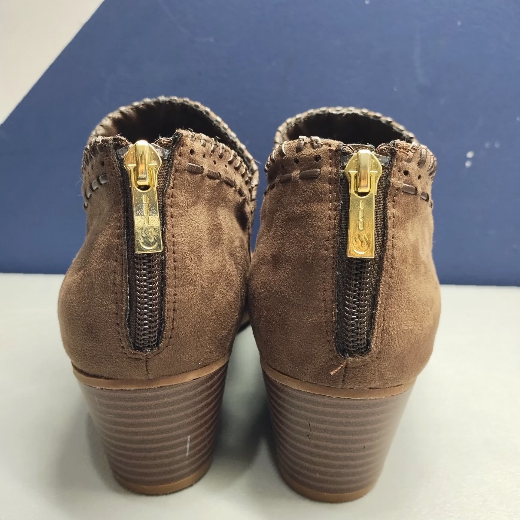 Gloria Vanderbilt Gloria Vanderbilt Womens Bootie Size 8.5 Brown Memory Foam Back Zip Ankle Boot Size US 9 / IT 39 - 5 Thumbnail