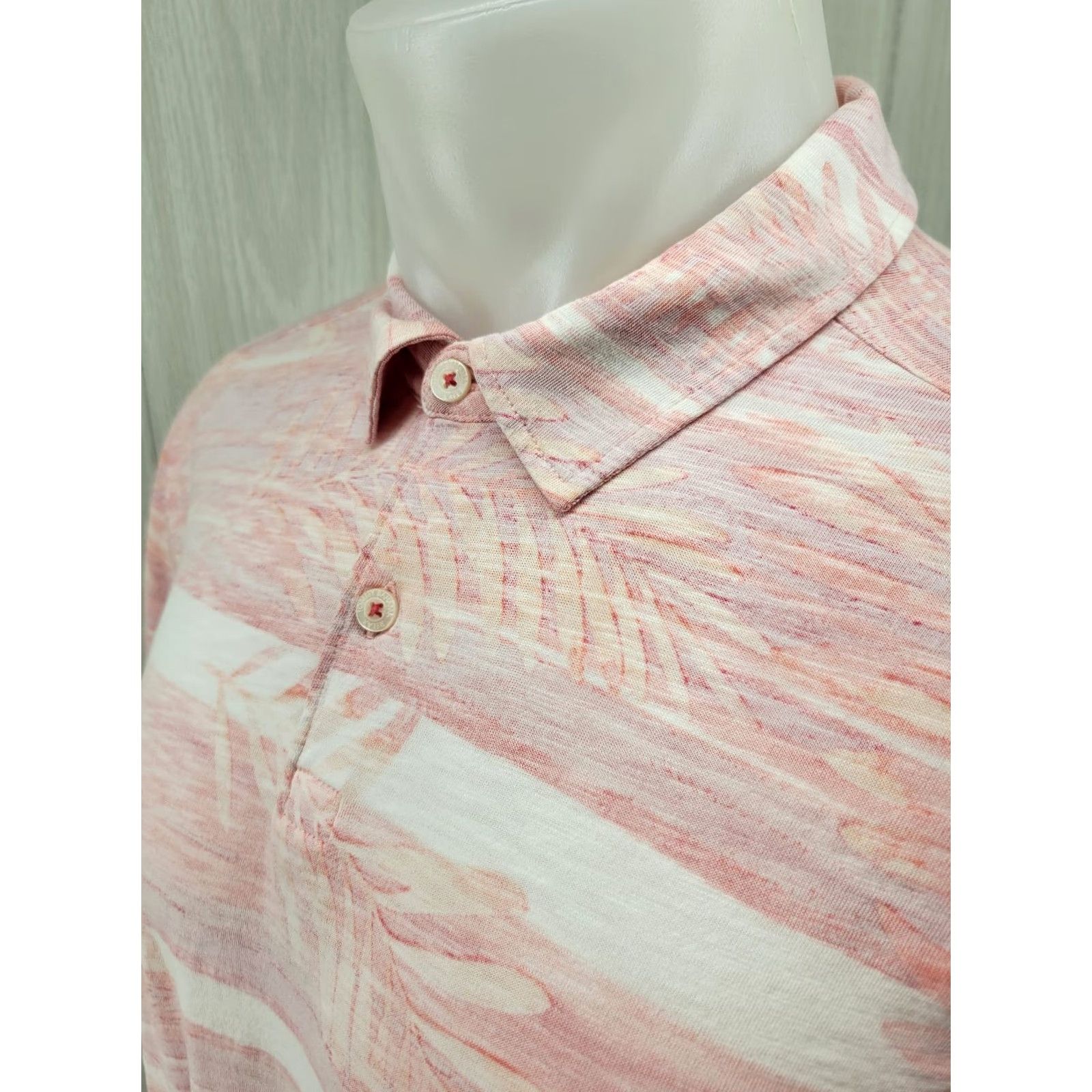 Tommy Bahama Tommy Bahama Polo Pink Mens Size Large 1/4 Button Shirt Casual Hawaiian Bahamas Vacation Beach Golf Short Sleeve Pattern Palm Trees 90s? Size US L / EU 52-54 / 3 - 3 Thumbnail