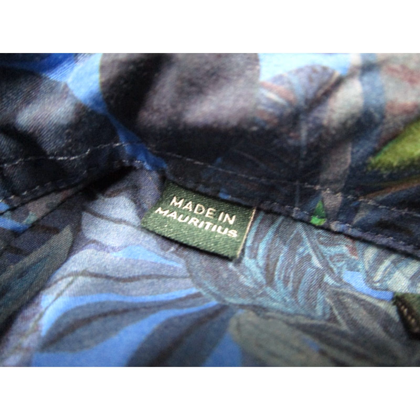 Rodd & Gunn Rodd Gunn Shirt Mens Medium Blue Floral ORIGINAL FIT Short Sleeve Button Up Hawaiian Animal AOP Casual Workwear Travel 2020s? Size US M / EU 48-50 / 2 - 4 Thumbnail