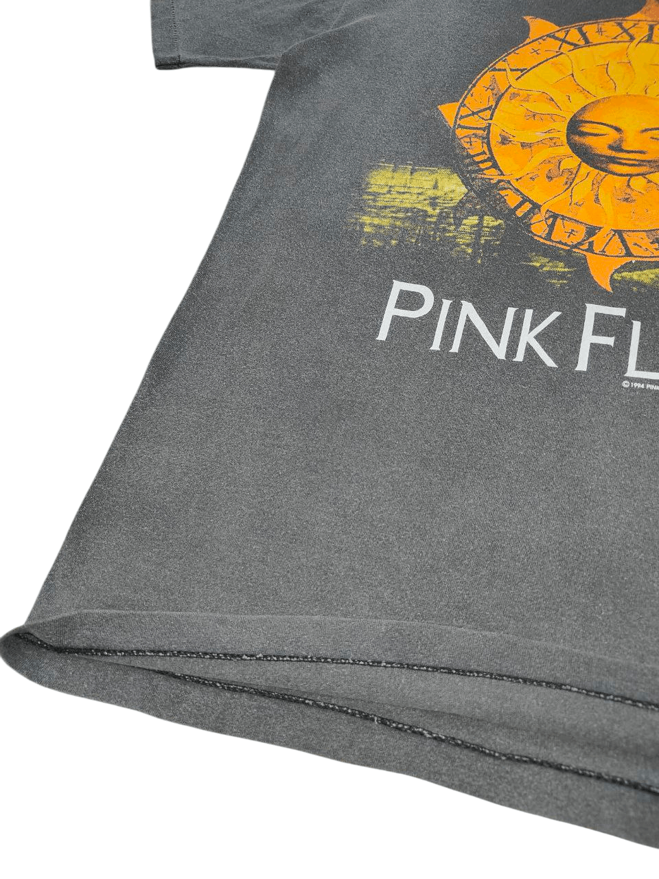 Pink Floyd 1994 Vintage Nice Faded Pink Floyd Band T Size US L / EU 52-54 / 3 - 5 Thumbnail