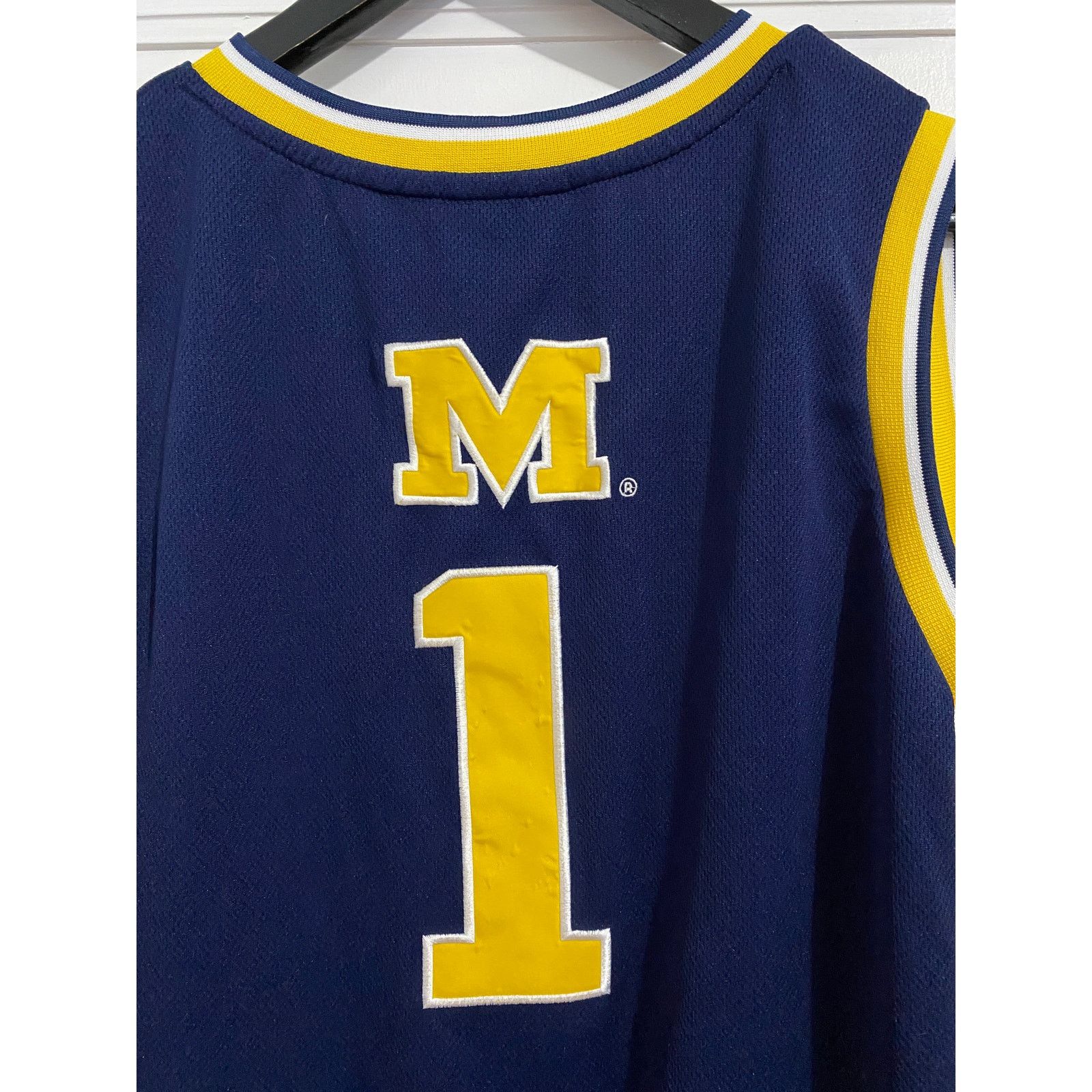 Colosseum Athletics Michigan Wolverines College Basketball Jersey Size XL Size US XL / EU 56 / 4 - 8 Thumbnail