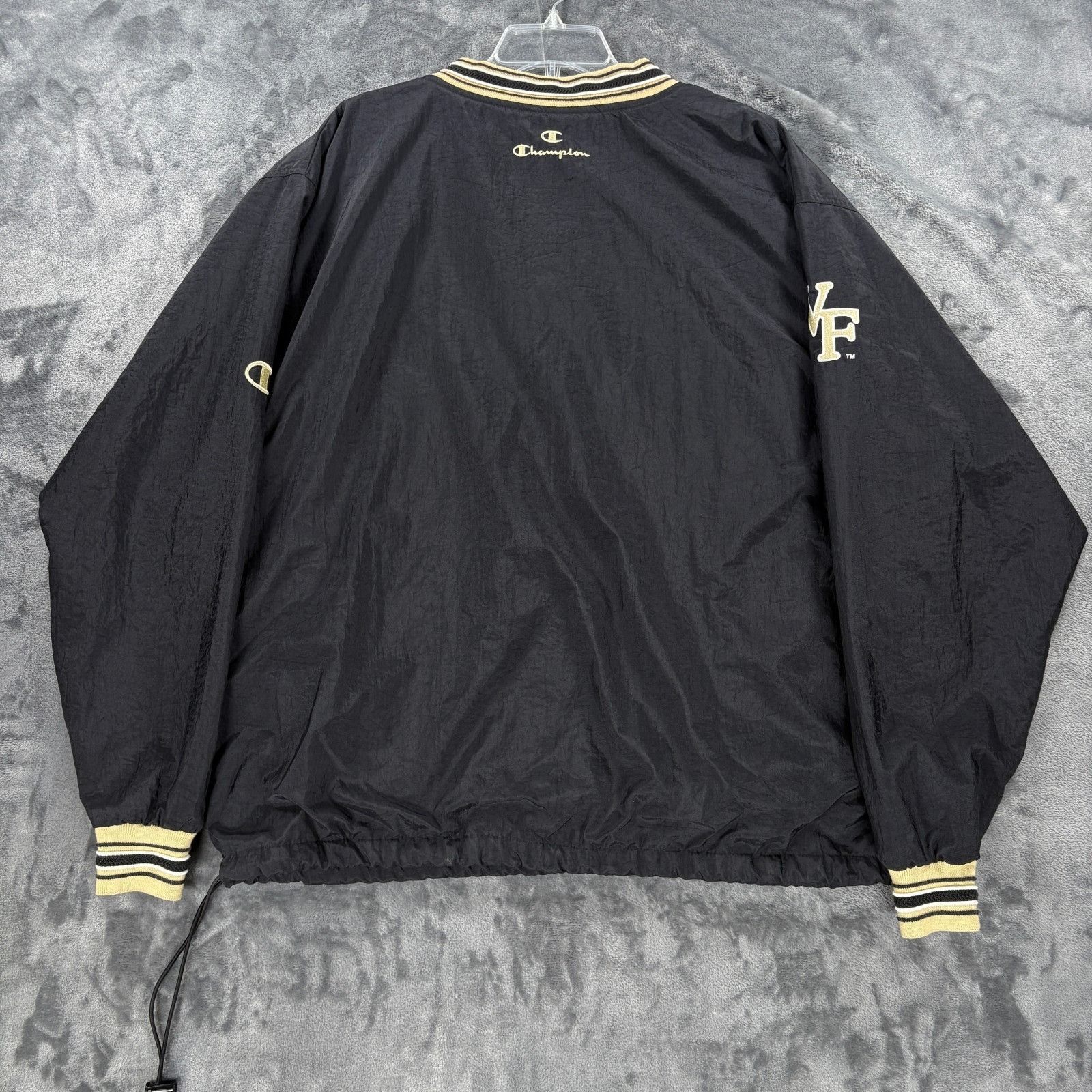 Champion Champion Wake Forest Vintage 90s Pullover Basketball Windbre Size US XL / EU 56 / 4 - 2 Thumbnail