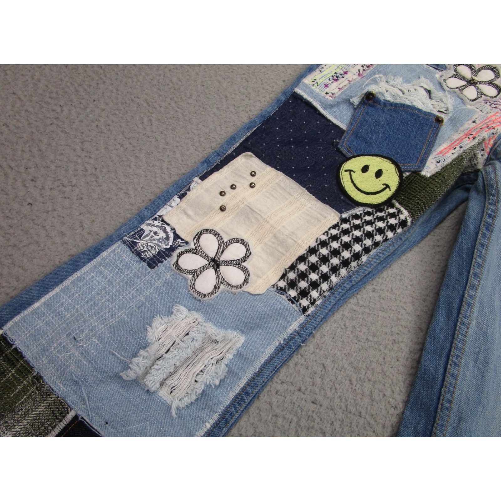 Bdg VINTAGE Patchwork Jeans Womens 24 Light Wash Boho Embroidered Hippie y2k Festival BDG Jeans Flared 5-Pocket Womens Jeans Size 42" / US 20 - 4 Thumbnail