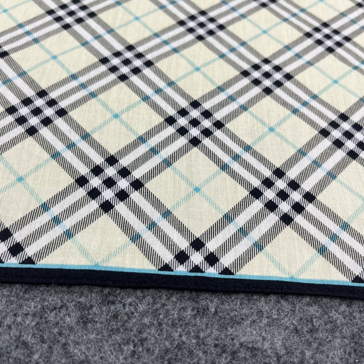Burberry Burberry Handkerchief / Neckerchief / Headscarf B1658 Size ONE SIZE - 6 Thumbnail