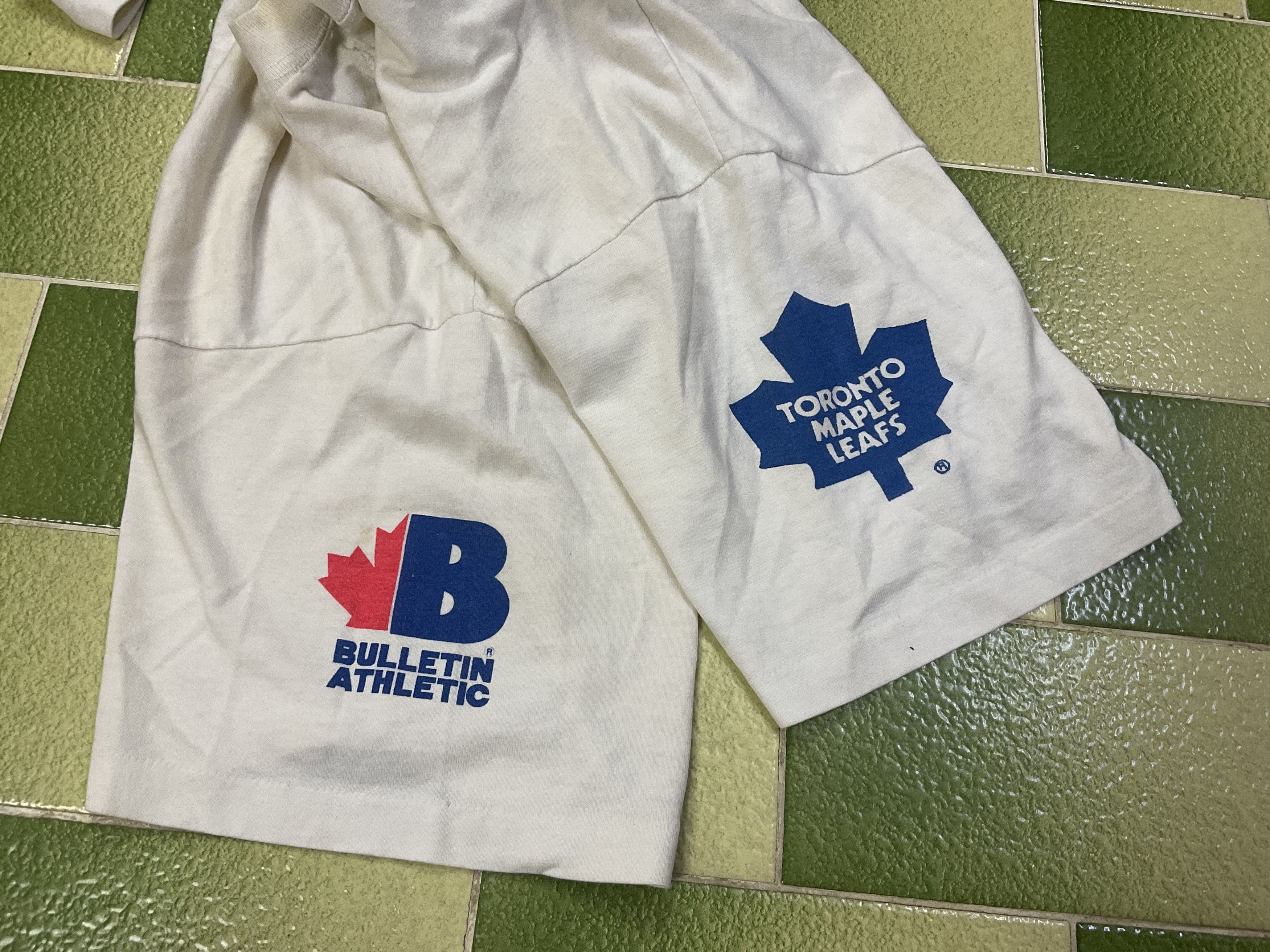 NHL Vintage Trashed 90s Toronto Maple Leaf All Over Print Tshirt Size US XL / EU 56 / 4 - 3 Thumbnail
