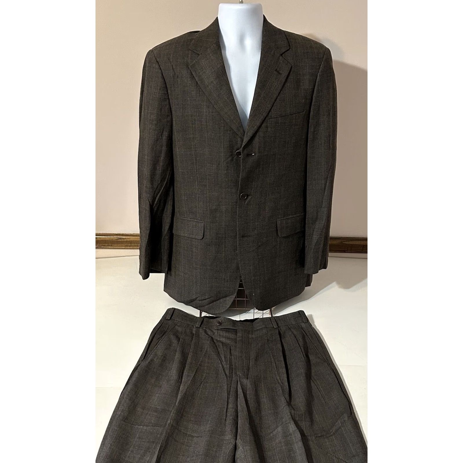 Brooks Brothers Brooks Brothers 346 Stretch 2 Piece Suit Men 40 R Pants 34x28 Wool Brown Plaid Jacket Pants 2 Piece Suit Mens Regular Wool Brown Plaid Brooks Brothers Size 40R - 3 Thumbnail