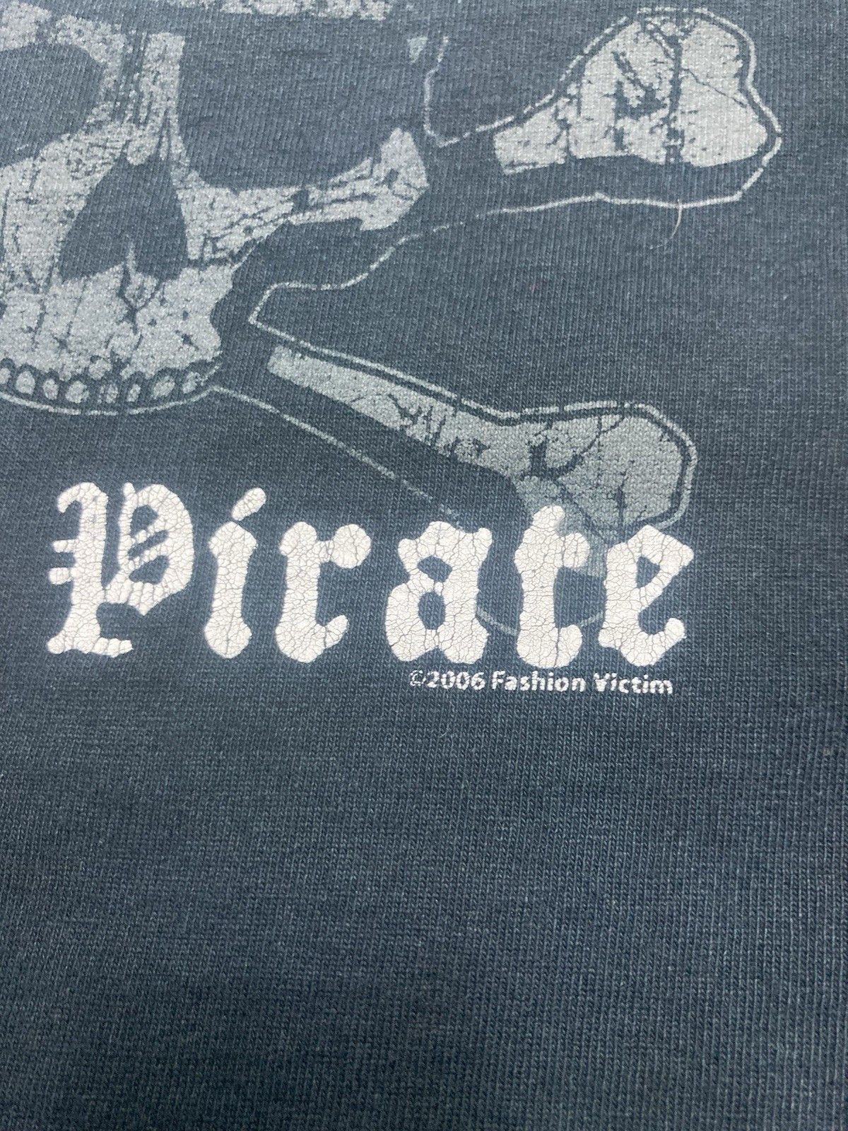 Vintage Vtg y2k t shirt fashion victim pirate skull faded grunge XL Size US XL / EU 56 / 4 - 5 Thumbnail